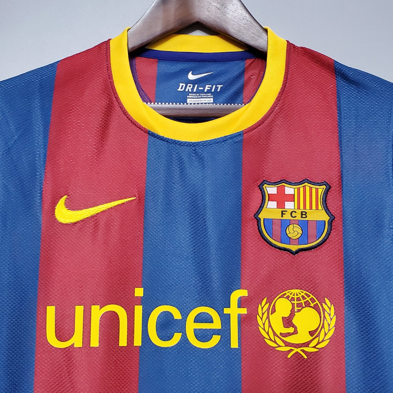 Messi-10-Barcelona-2011-football-retro-jerseys